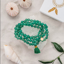 Ladda upp bild till gallerivisning, Elegant and exclusive mala necklace with Green Aventurine crystals and details in 18k gold-plated 925 sterling silver and brass. Presented on a crystal cluster beach style.
