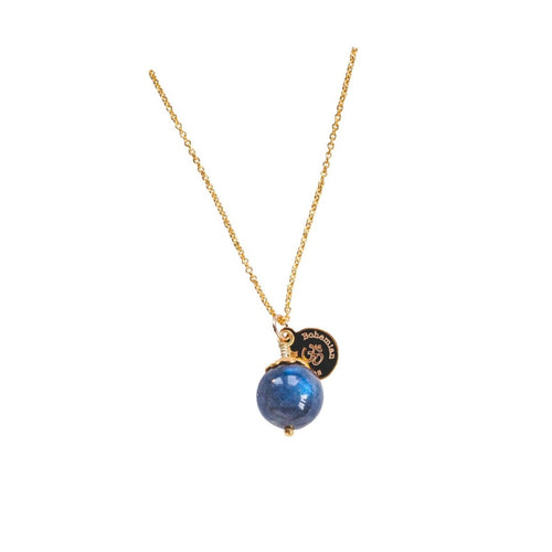 Elegant and minimalistic Labradorite necklace with details in 18k gold plated sterling silver and brass.