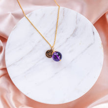 Ladda upp bild till gallerivisning, Elegant and minimalistic amethyst necklace with details in 18k gold-plated 925 Sterling silver and brass. Presented on marble and pink silk.
