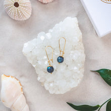 Load image into Gallery viewer, Elegant labradorite earrings with details in 18k gold-plated 925 sterling silver. Presented on a crystal cluster beach style.

