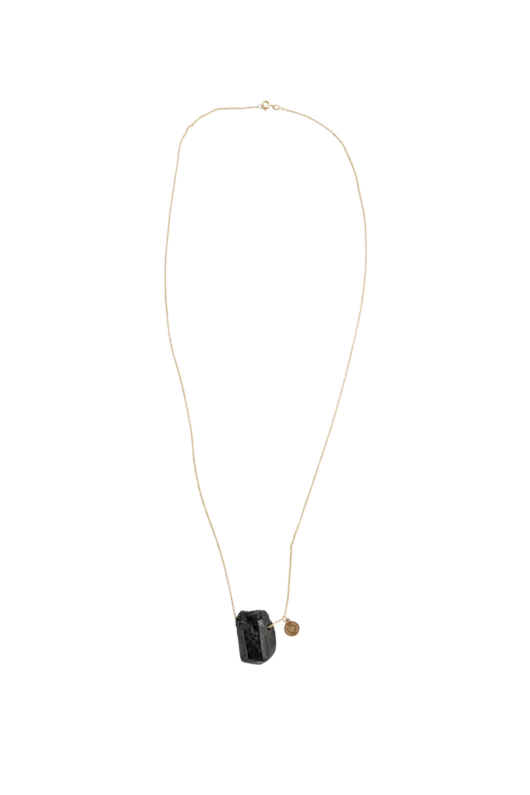 Black tourmaline necklace with 80 cm long chain. Details in 18k gold plated sterling silver.