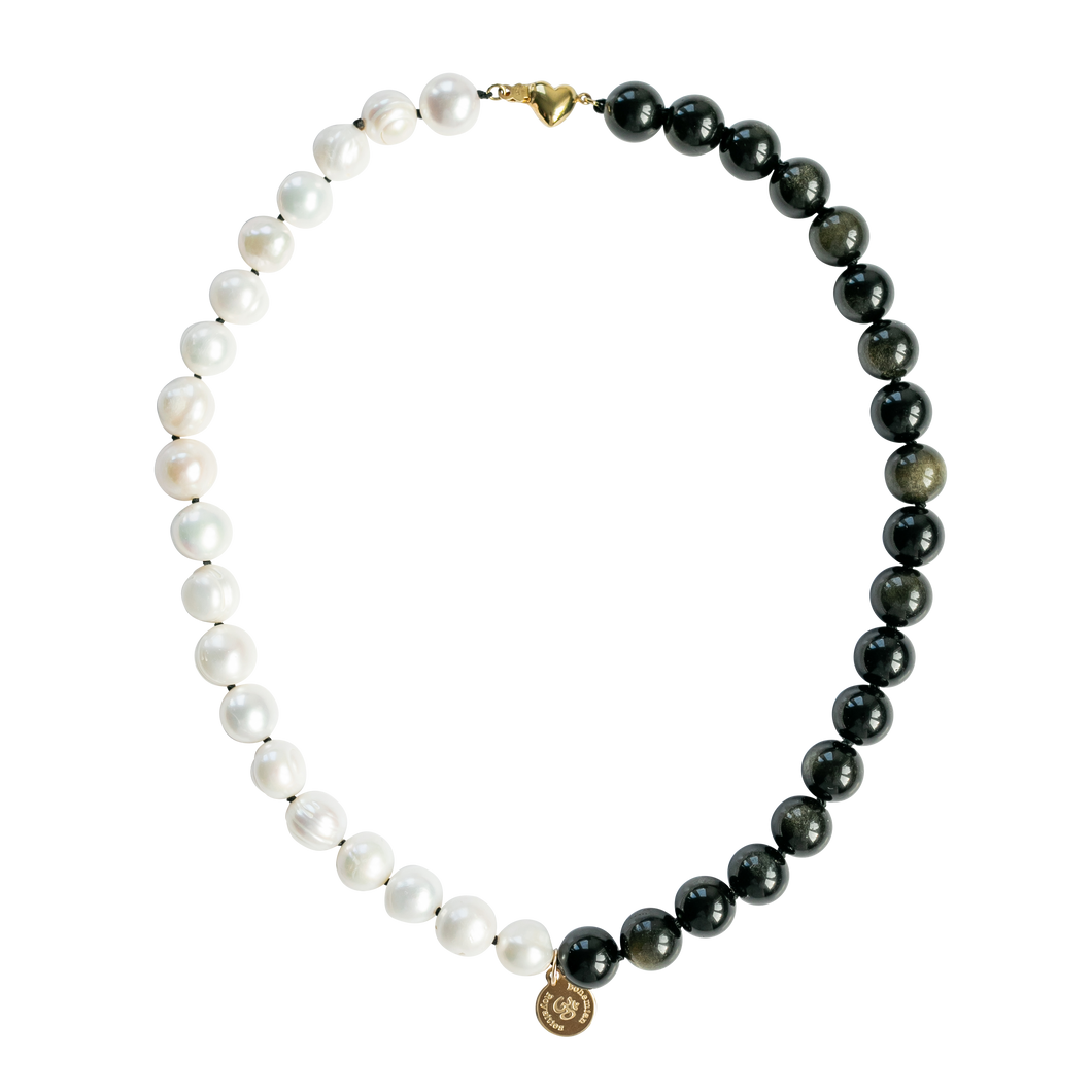 Choker pearl collier necklace. Handknotted pearl collier necklace with half in pearls and the other half in shimmering gold sheen obsidian gemstones. Details in 18k gold plated sterling silver.