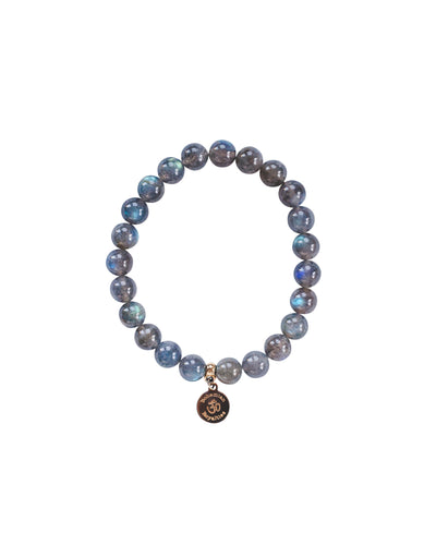 Elegant and stylish elastic bracelet with high grade Labradorite gemstones and details in 18k gold-plated 925 sterling silver and brass. 