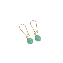 Load image into Gallery viewer, Elegant Green Aventurine earrings with details in 18k gold-plated 925 sterling silver. 

